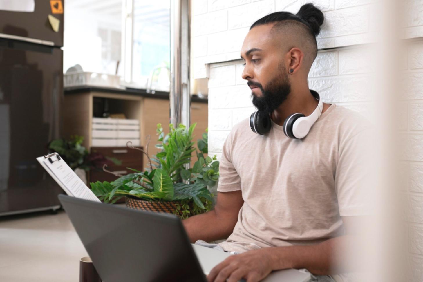 Environnement de formation en analyse financière avec outils professionnels