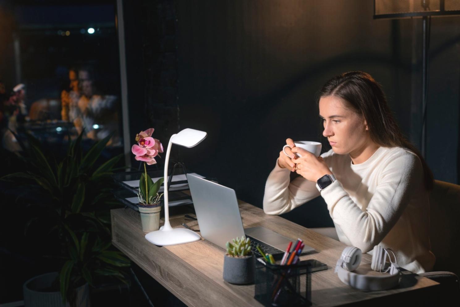 Tableau de bord analytique avec graphiques financiers